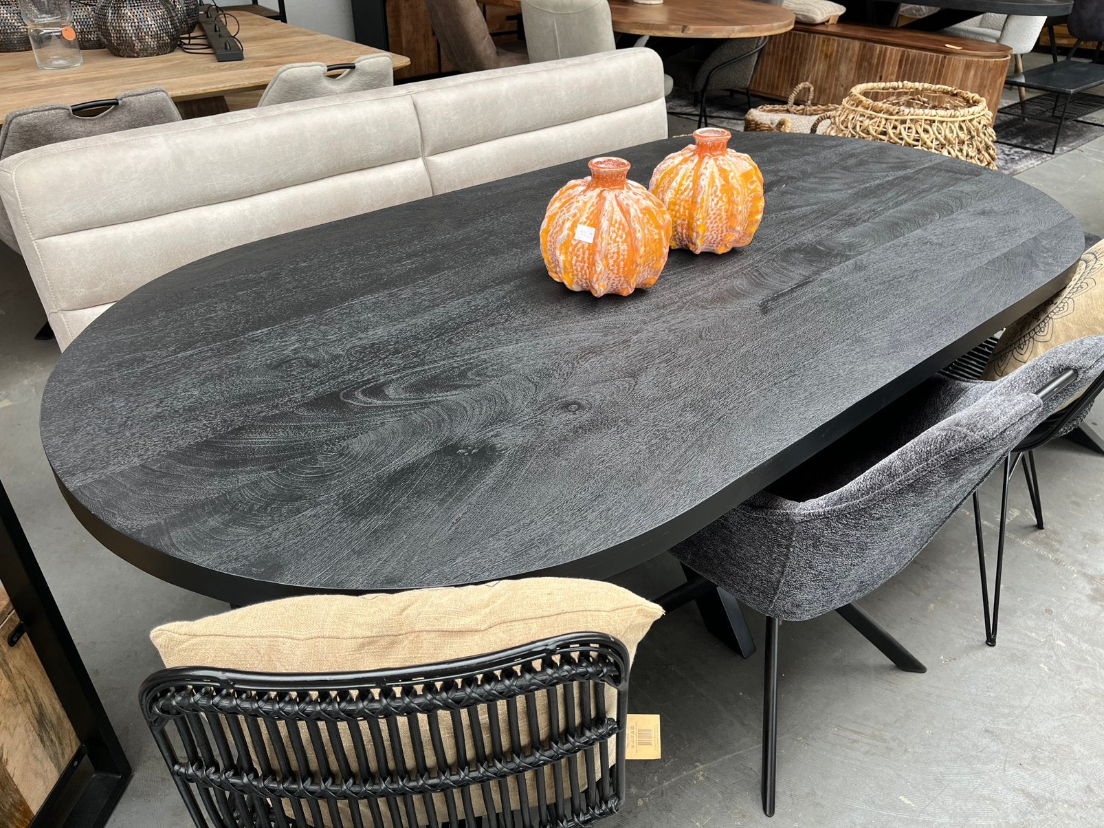 Magazijn leegverkoop eettafel deens ovaal zwart mangohout, Huis en Inrichting, Hout, Zwart, Nieuw, Ophalen of Verzenden