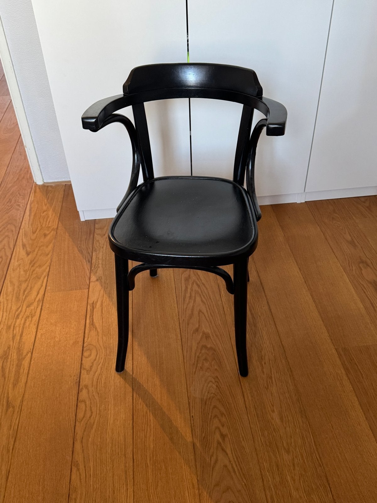 Zwarte Thonet stoel met armleuningen, Ophalen, Gebruikt, Zwart, Eén