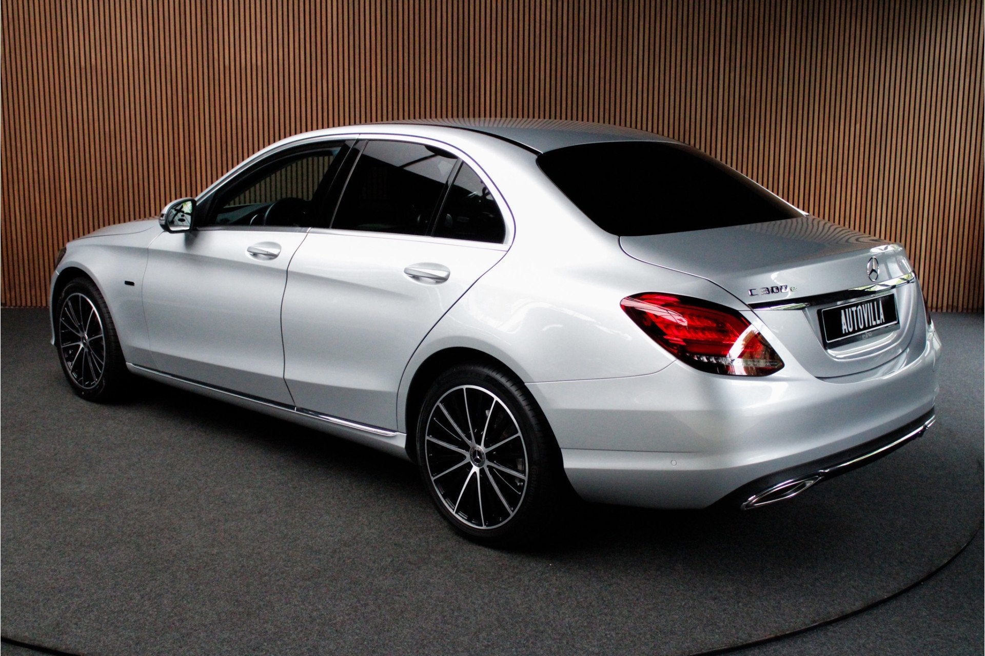 Mercedes-Benz C-Klasse 300 e Leer Navi Burmester Camera Dab, Automaat, Dealer onderhouden, Achterwielaandrijving, Gebruikt