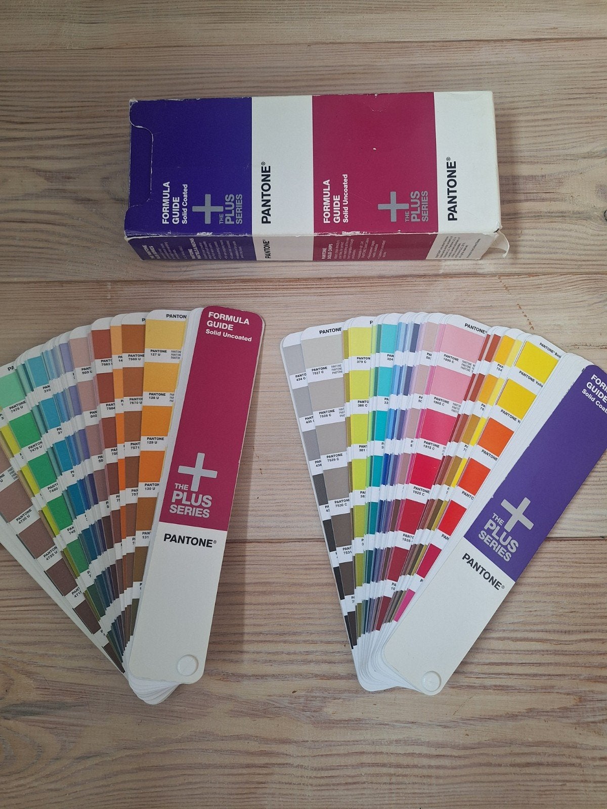 Pantone Formula Guide Solid Uncoated & Coated Plus Series, Ophalen of Verzenden