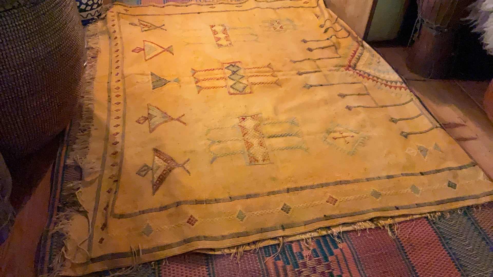 GROOT OUD KLEED UIT MAROKKO. 252x 134, Ophalen, Overige kleuren, Zo goed als nieuw, 200 cm of meer