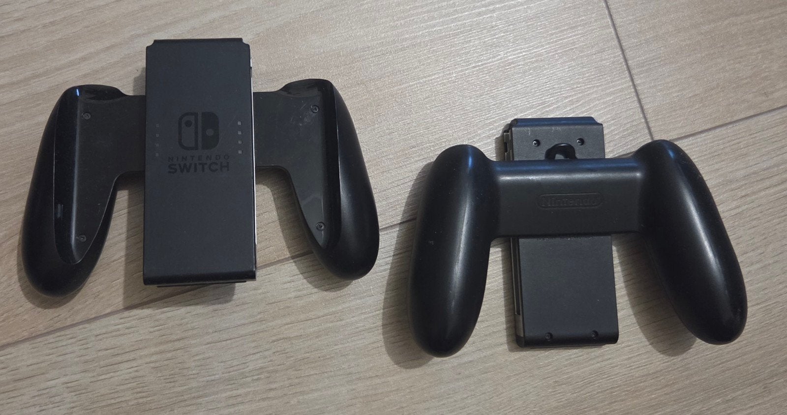 Nintendo Switch Joy-Con Grips (2 stuks), Ophalen of Verzenden, Zo goed als nieuw, Met 2 controllers, Switch Original