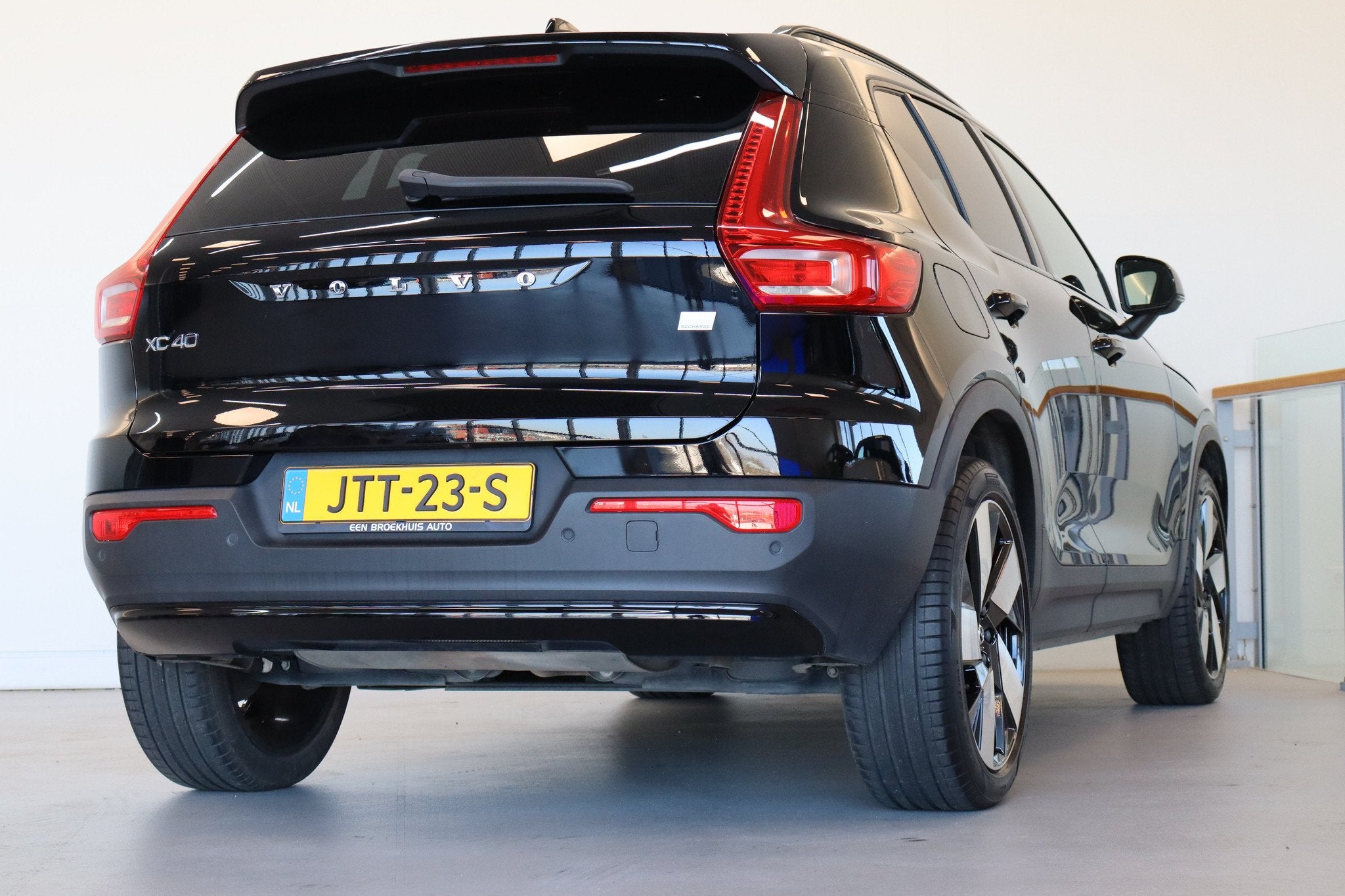 Volvo XC40 T4 211PK Plus Dark, Euro 6, 24 maanden, Zwart, Plug-in hybride