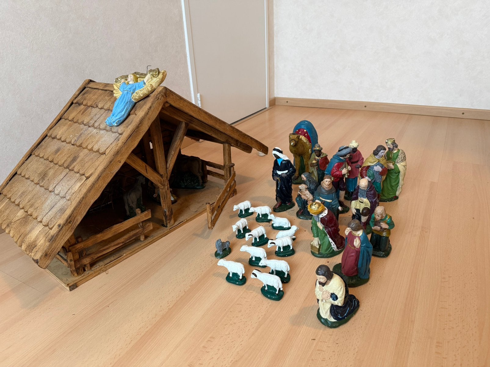 Kerststal met gips beelden, Ophalen, Gebruikt