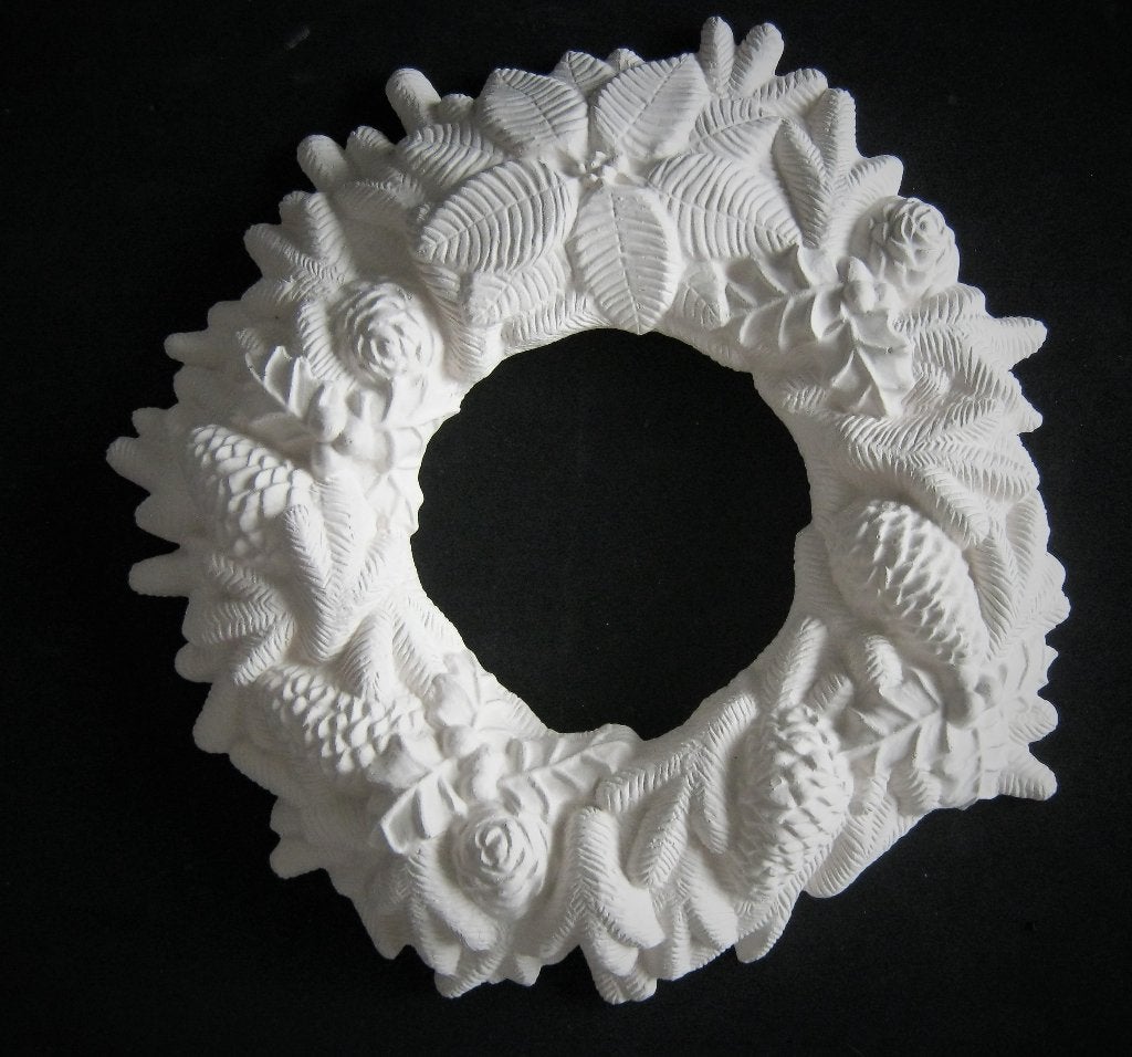Dennenappel krans in wit keramiek (biscuit), Hobby en Vrije tijd, Ophalen of Verzenden, Nieuw