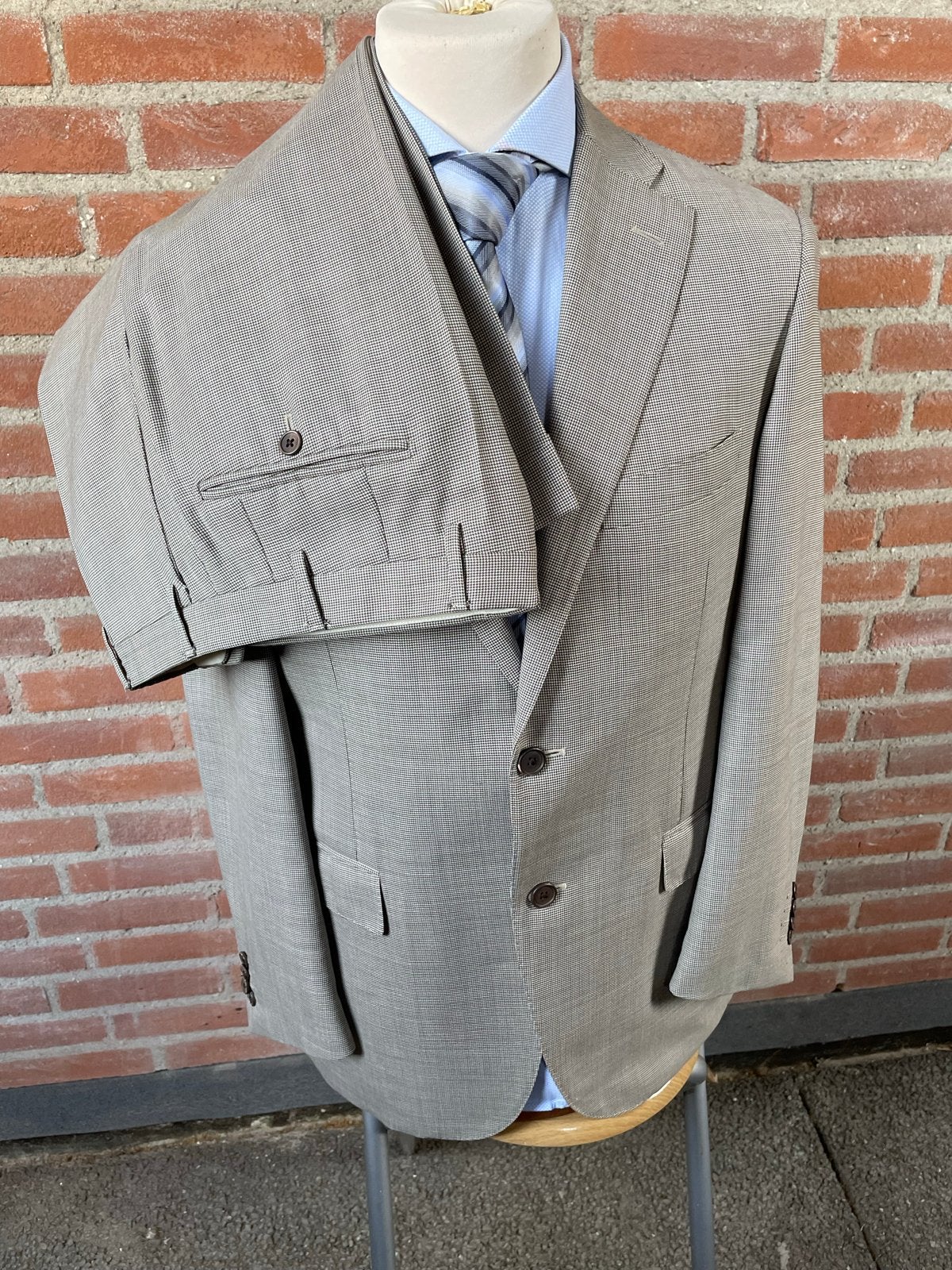 Corneliani Pak - Virgin Wool & Silk - Maat 50R, Ophalen of Verzenden, Zo goed als nieuw, Maat 48/50 (M), Grijs