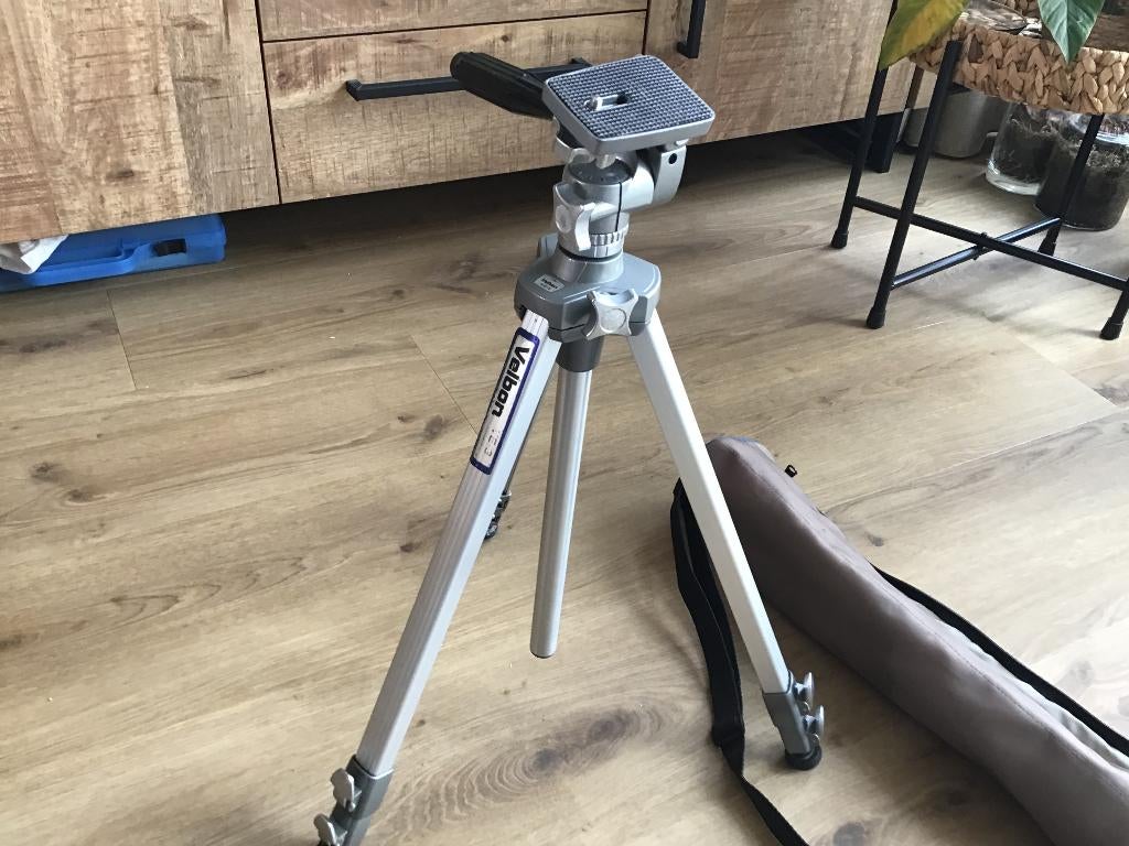 Aangeboden:Velbon camera statief., Ophalen of Verzenden, Zo goed als nieuw, 150 tot 175 cm, Driepoot