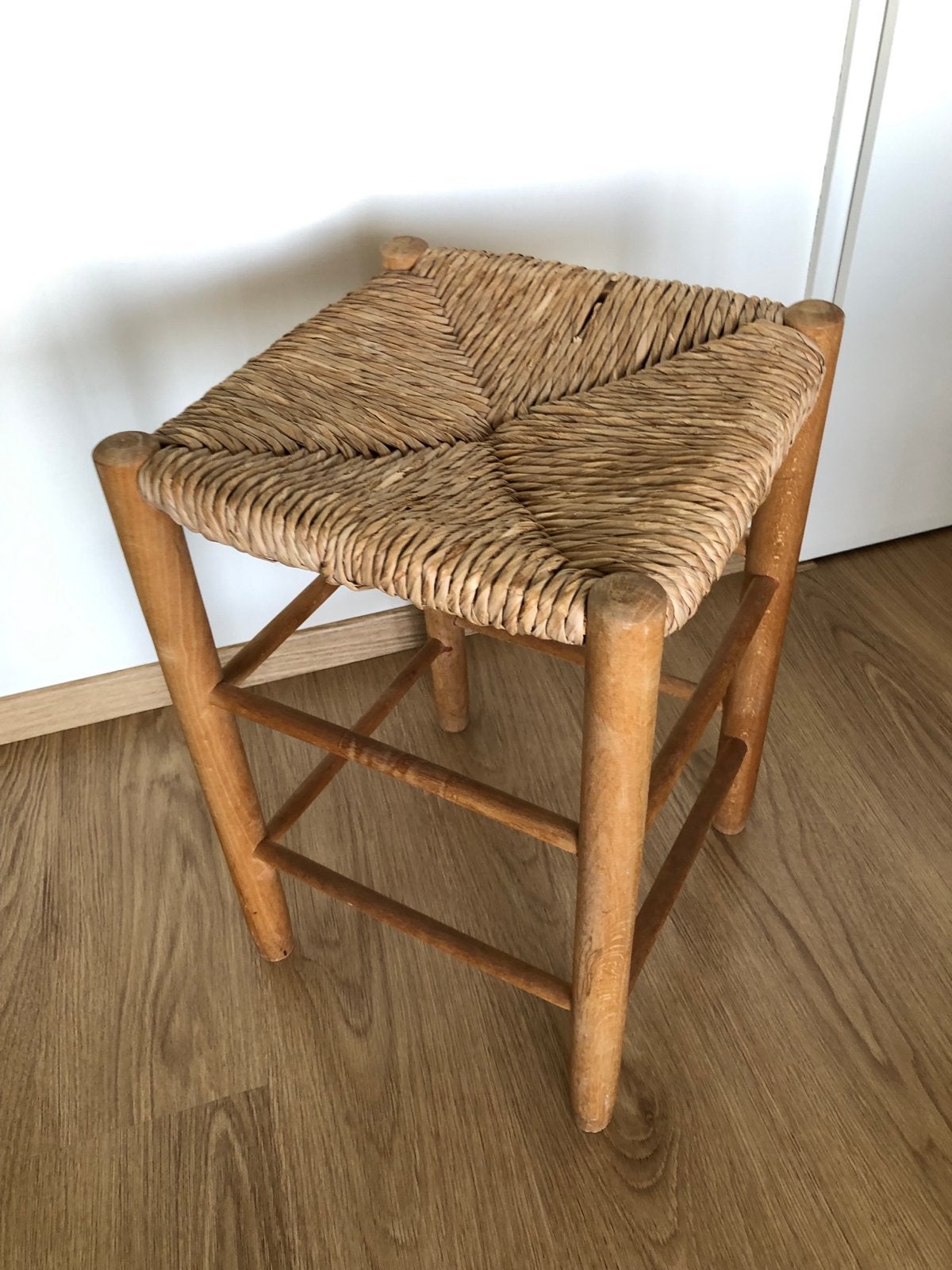 Vintage houten kruk met rieten zitting, Ophalen