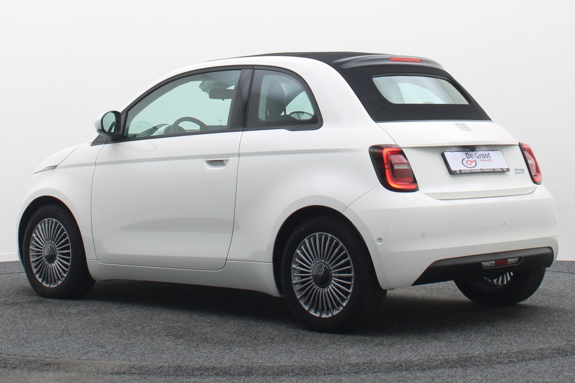 Fiat 500C Icon 42 kWh Cabrio Virtual Cockpit, Climate, Cruis, Auto's, Dealer onderhouden, Stof, Zwart, Cabriolet