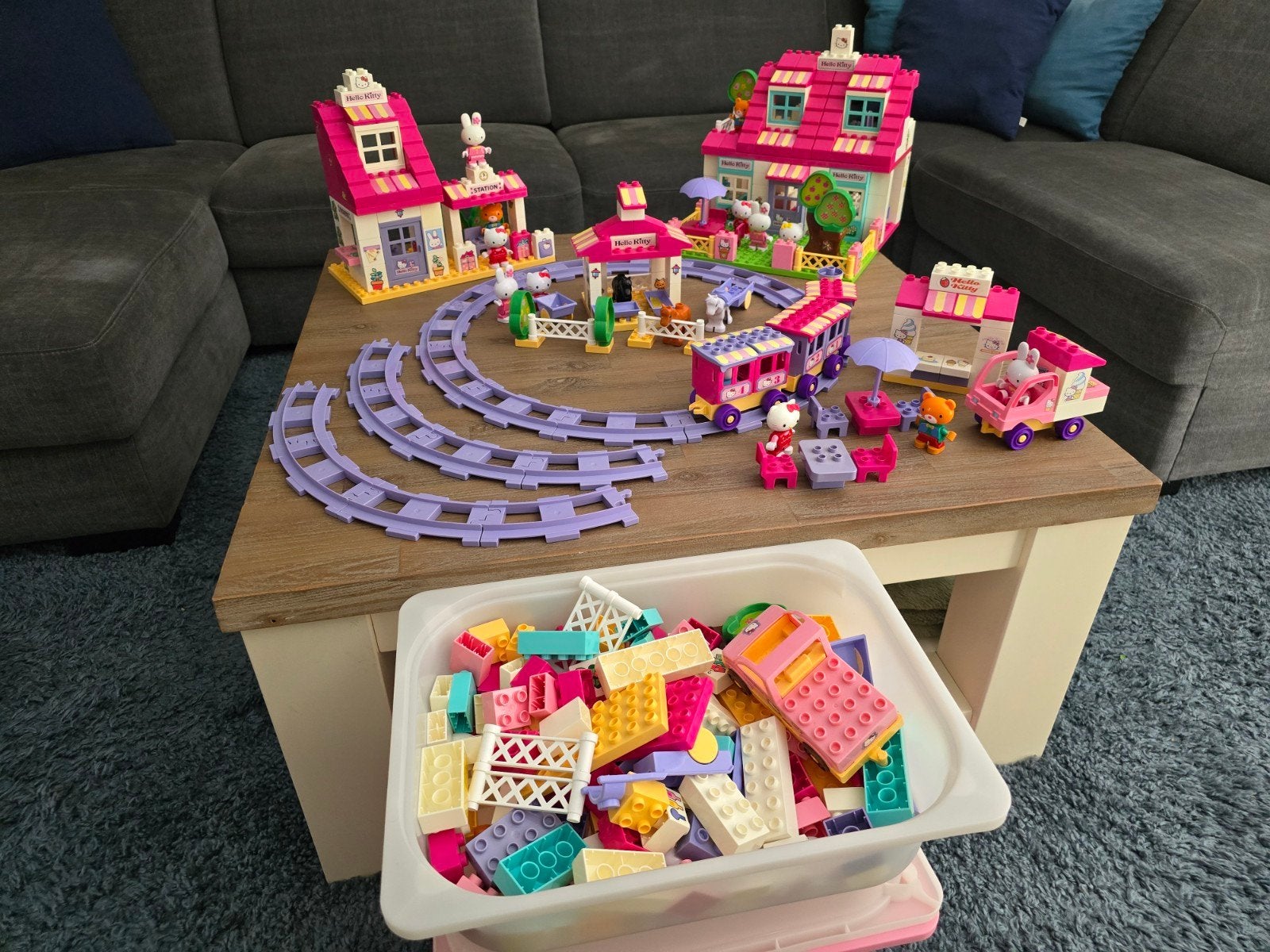 Hello Kitty Duplo paarden trein station huis ijs roze meisje, Ophalen of Verzenden