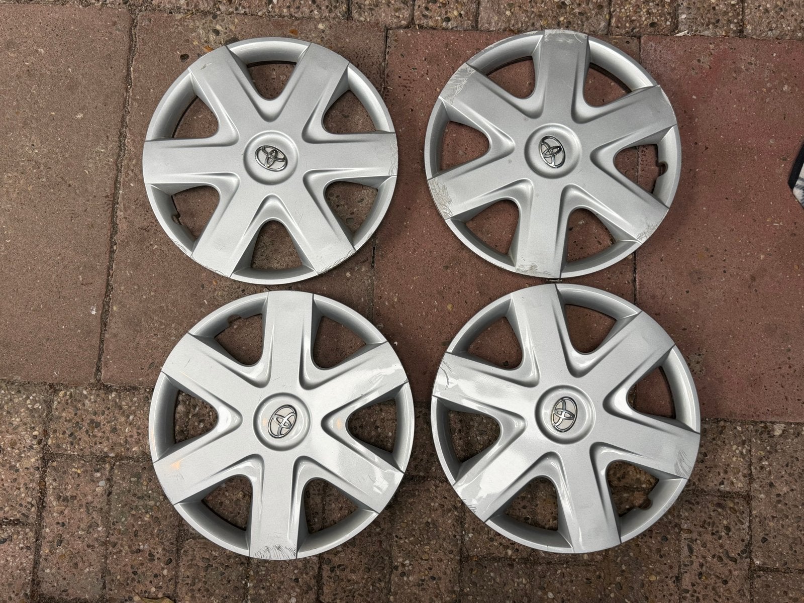 Originele Toyota Aygo 14 inch wieldoppen (set van 4), Auto diversen, Ophalen of Verzenden, Gebruikt