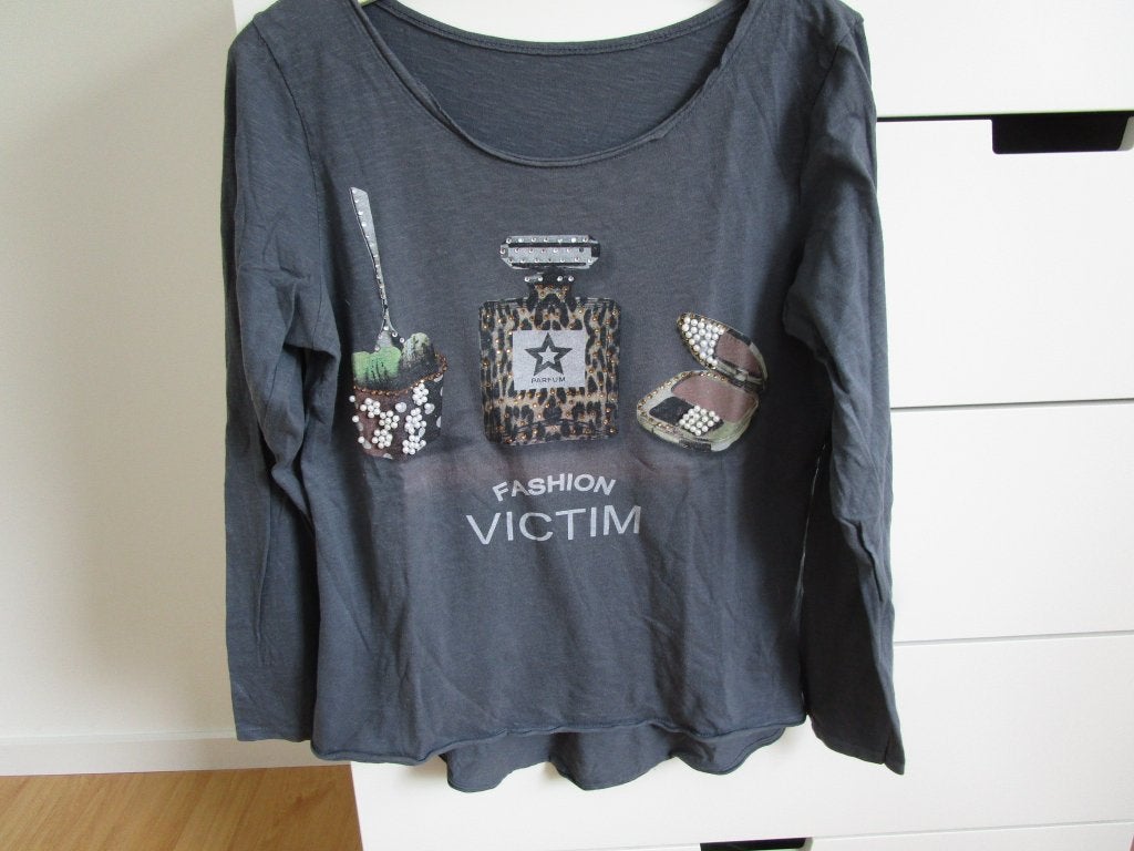 Grijs shirt met beauty (bling) prints maat M, Maat 38/40 (M), Made in Italy, Ophalen of Verzenden, Zo goed als nieuw