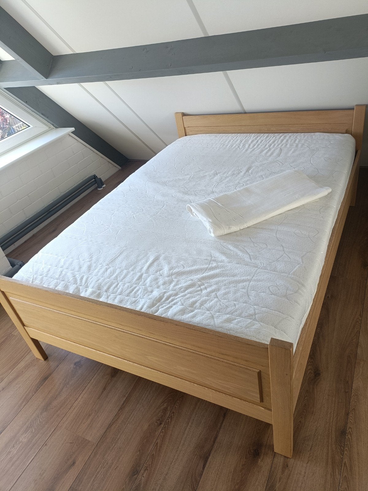 Licht eiken 2 persoons bed 1.40 x 200 met matras, Huis en Inrichting, Slaapkamer | Bedden, Ophalen, Gebruikt, Bruin, Tweepersoons
