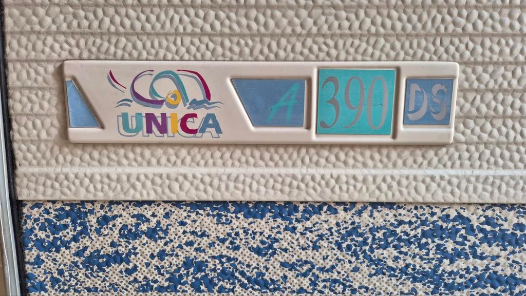 Adria Unica 390DS (1996) - Lichtgewicht & Gepimpt, Standaardzit, Omvormbare zithoek, 750 - 1000 kg, Particulier