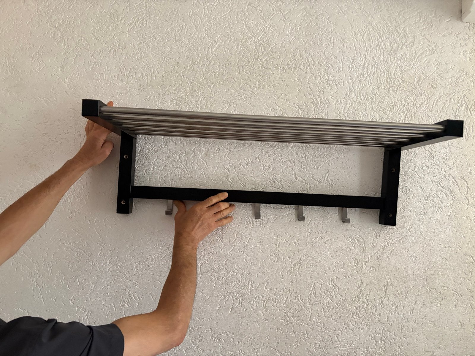 IKEA TJUSIG Kapstok Zwart - 79 cm breed, Wandkapstok, Ophalen of Verzenden, Zo goed als nieuw, Minder dan 100 cm