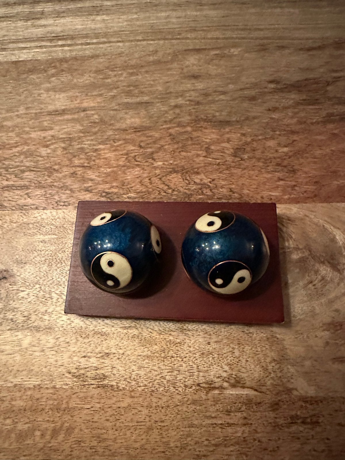 Chinese Baoding ballen (meridiaankogels) met houten houder, Ophalen