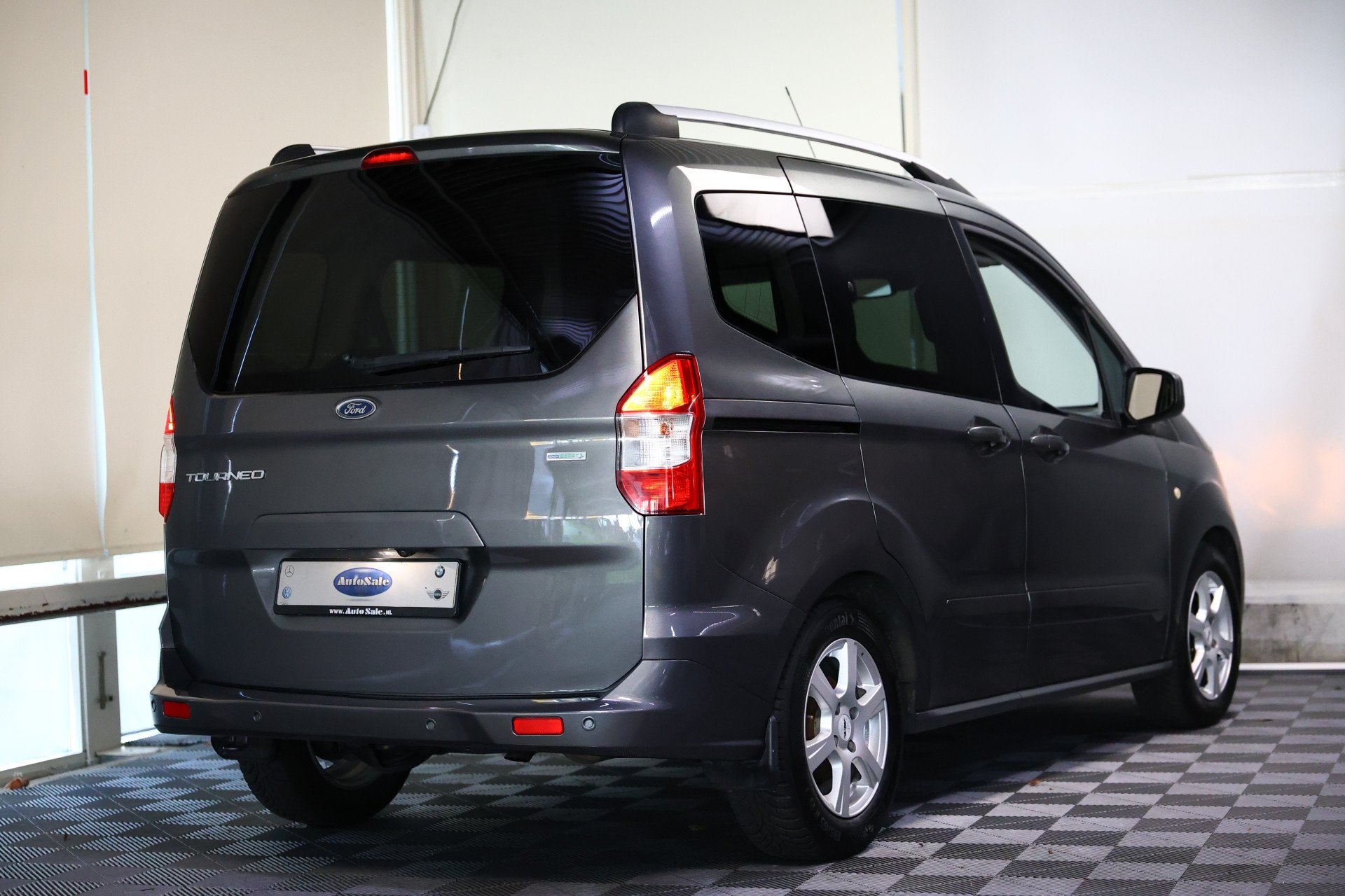 Ford Tourneo Courier 1.0 Titanium NAVI BT CAMERA STOELVW PDC, Voorwielaandrijving, Gebruikt, Zwart, Origineel Nederlands