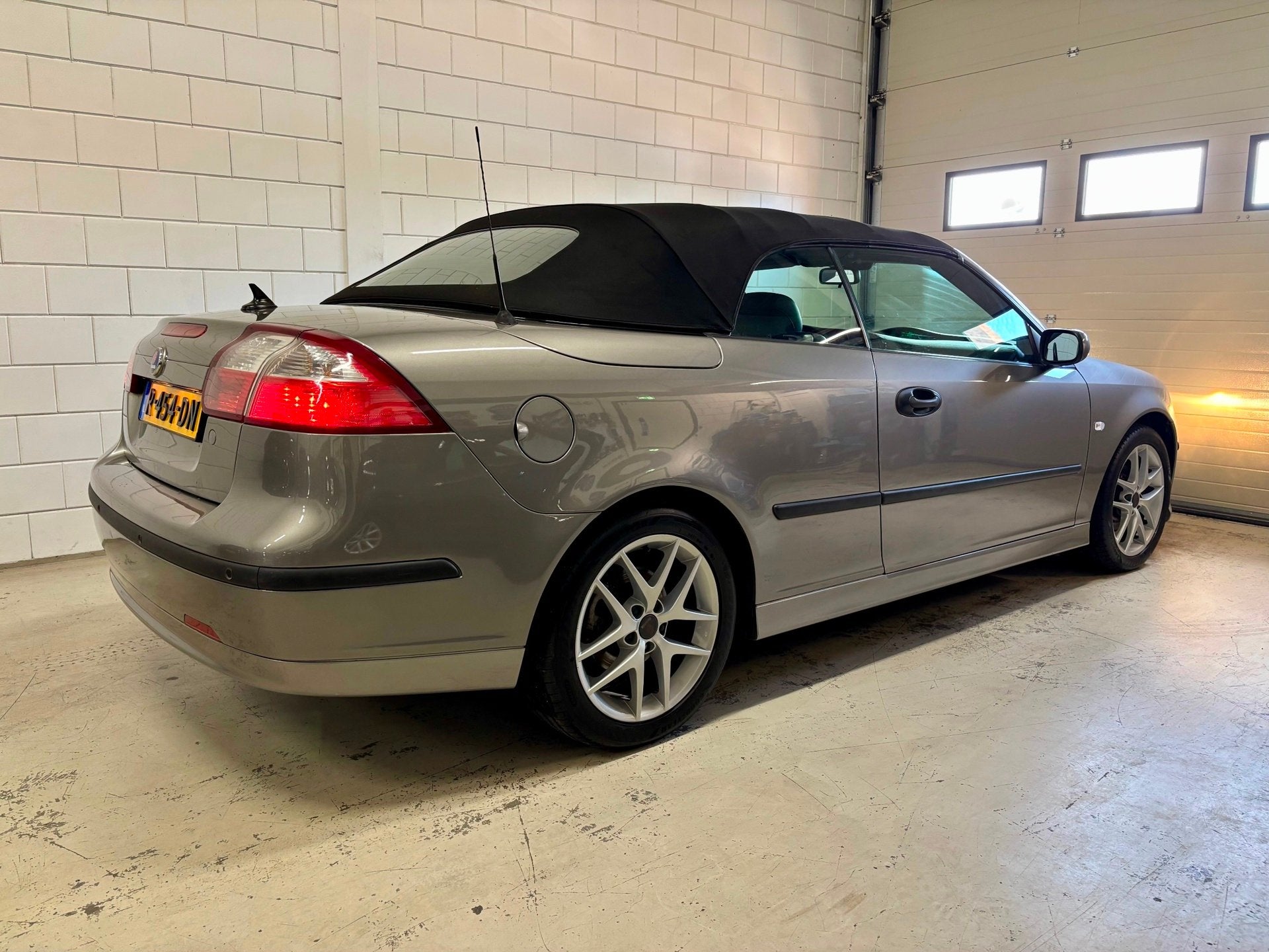 Saab 9-3 Cabrio 1.8t Vector Bj.04|150Pk|Leder|Clima|Goed ond, Auto's, Saab, Voorwielaandrijving, 1998 cc, Gebruikt, Zwart