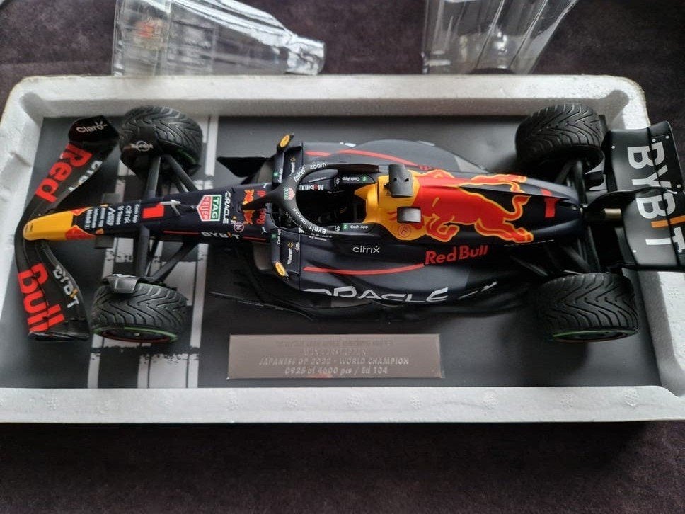 Max Verstappen Red Bull RB18 2022 Wereldkampioen schaalmodel, Ophalen of Verzenden, Zo goed als nieuw, Formule 1
