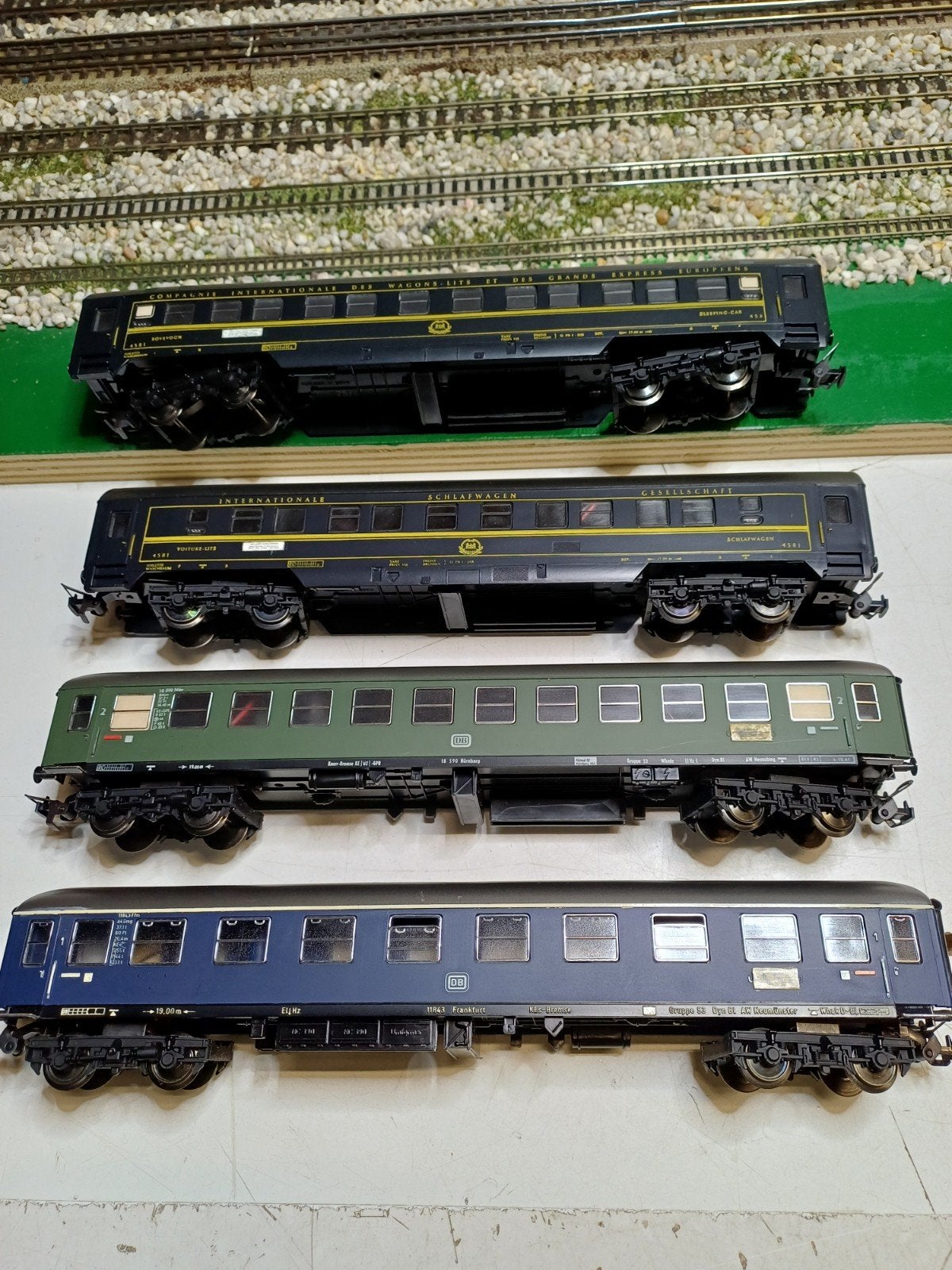 Fleischmann 4x rijtuigen in nieuwstaat met verlichting, Gelijkstroom, Fleischmann, Wagon, Ophalen of Verzenden