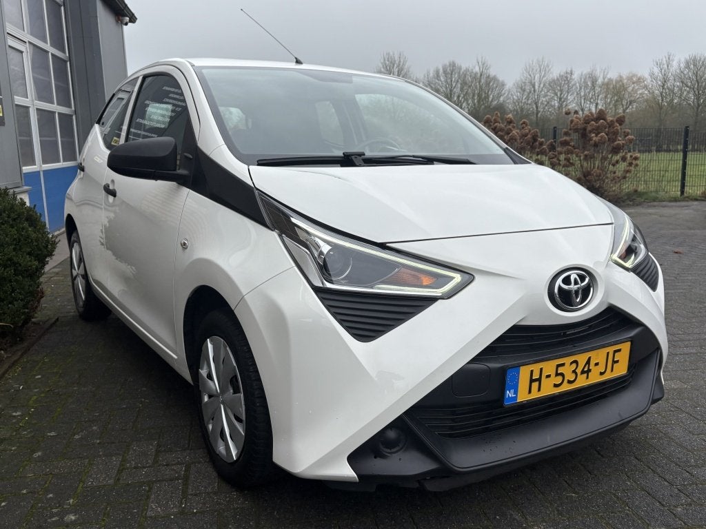 Toyota Aygo 1.0 VVT-i x-fun BT-AIRCO-1E EIGENAAR (bj 2020), Auto's, Dealer onderhouden, Gebruikt, Euro 6, 4 stoelen