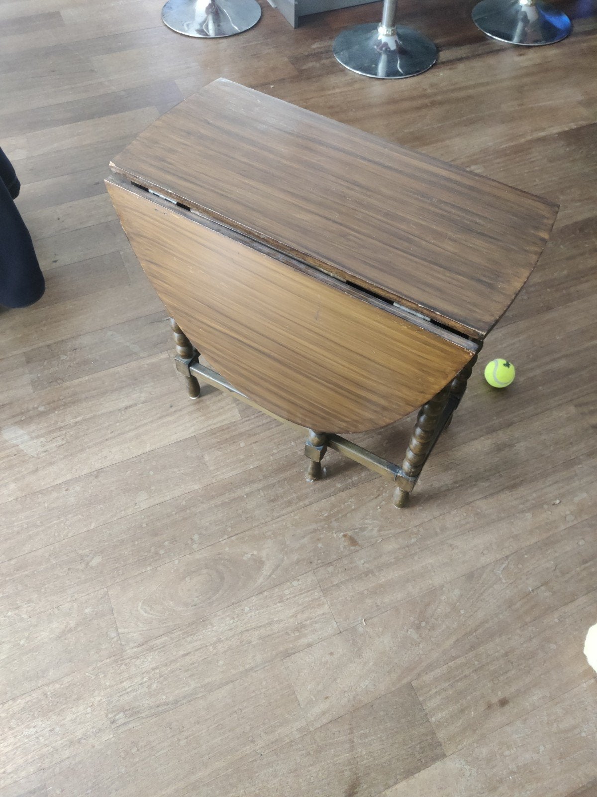 Klassieke bijzettafel., Ophalen
