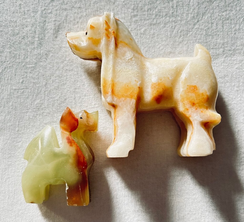 2 x Beeldjes edelsteen van honden, 9 x 9 cm en 5,5 x 5 cm, Verzamelen, Beelden en Beeldjes, Ophalen of Verzenden, Zo goed als nieuw