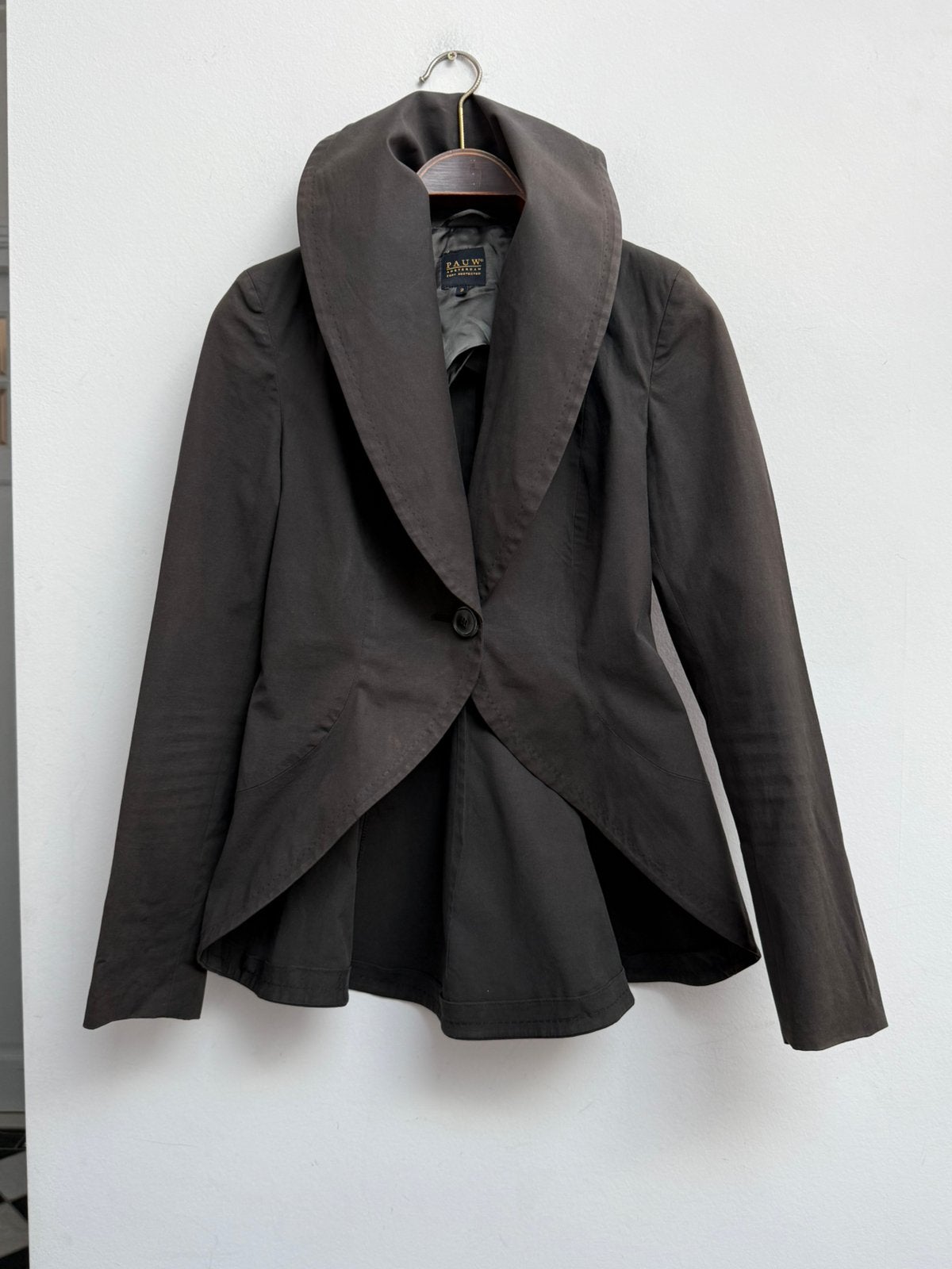 PAUW Amsterdam Bruine Sculpturale Blazer Maat 2/36, Kleding | Dames, Ophalen of Verzenden, Zo goed als nieuw, Jasje, Maat 36 (S)