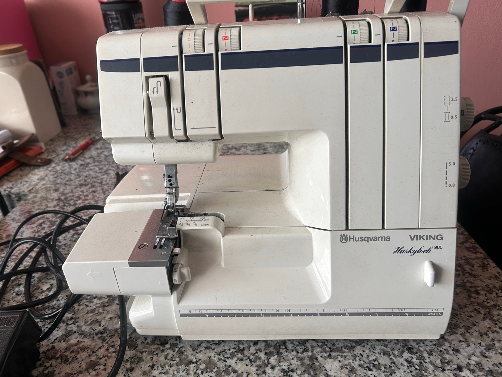 Husqvarna Viking Huskylock 905 Lockmachine, Hobby en Vrije tijd, Ophalen of Verzenden, Gebruikt, Lockmachine, Husqvarna