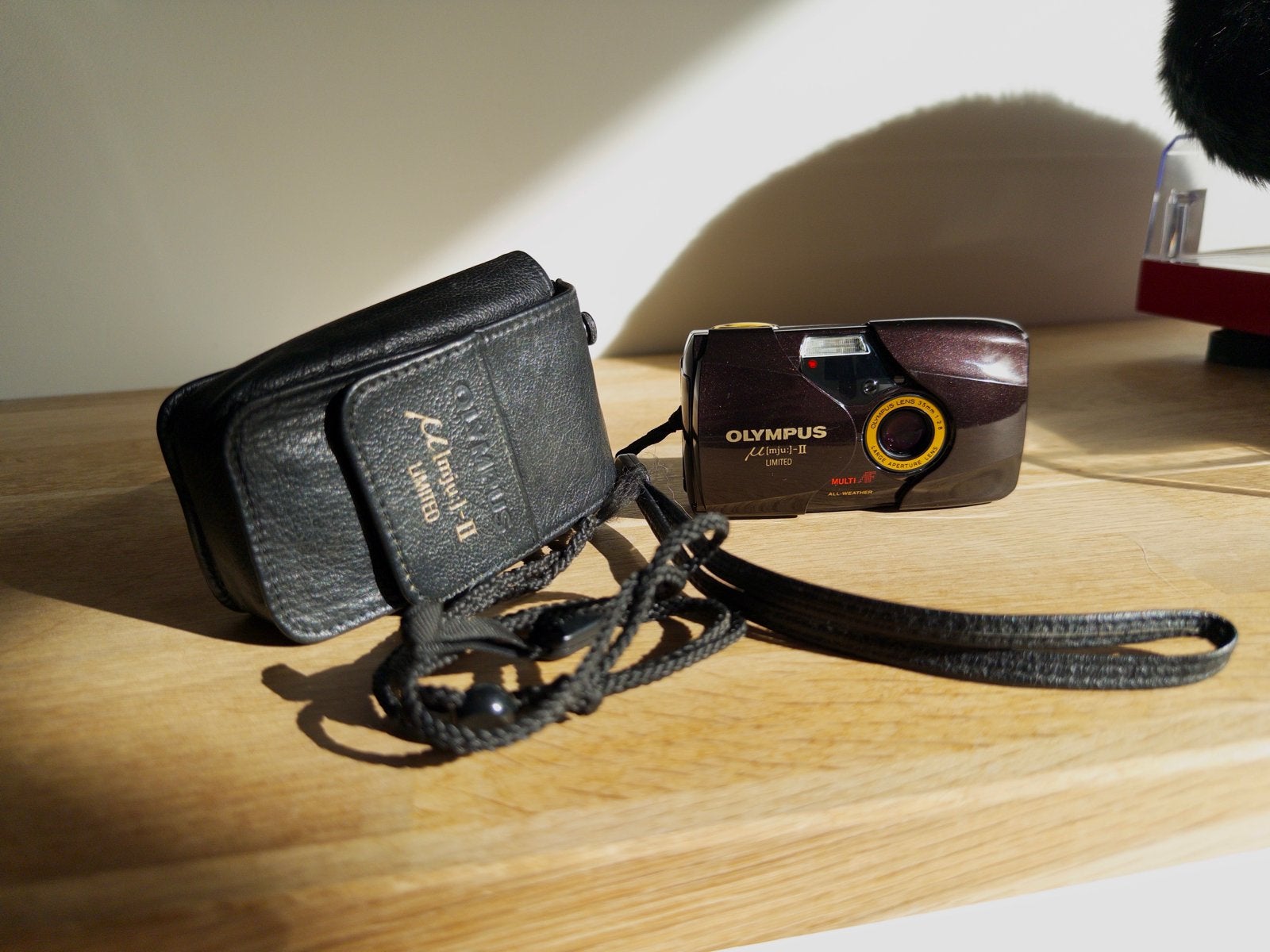 Olympus Mju II Limited Burgundy 35mm compactcamera, Ophalen of Verzenden, Gebruikt, Compact, Olympus