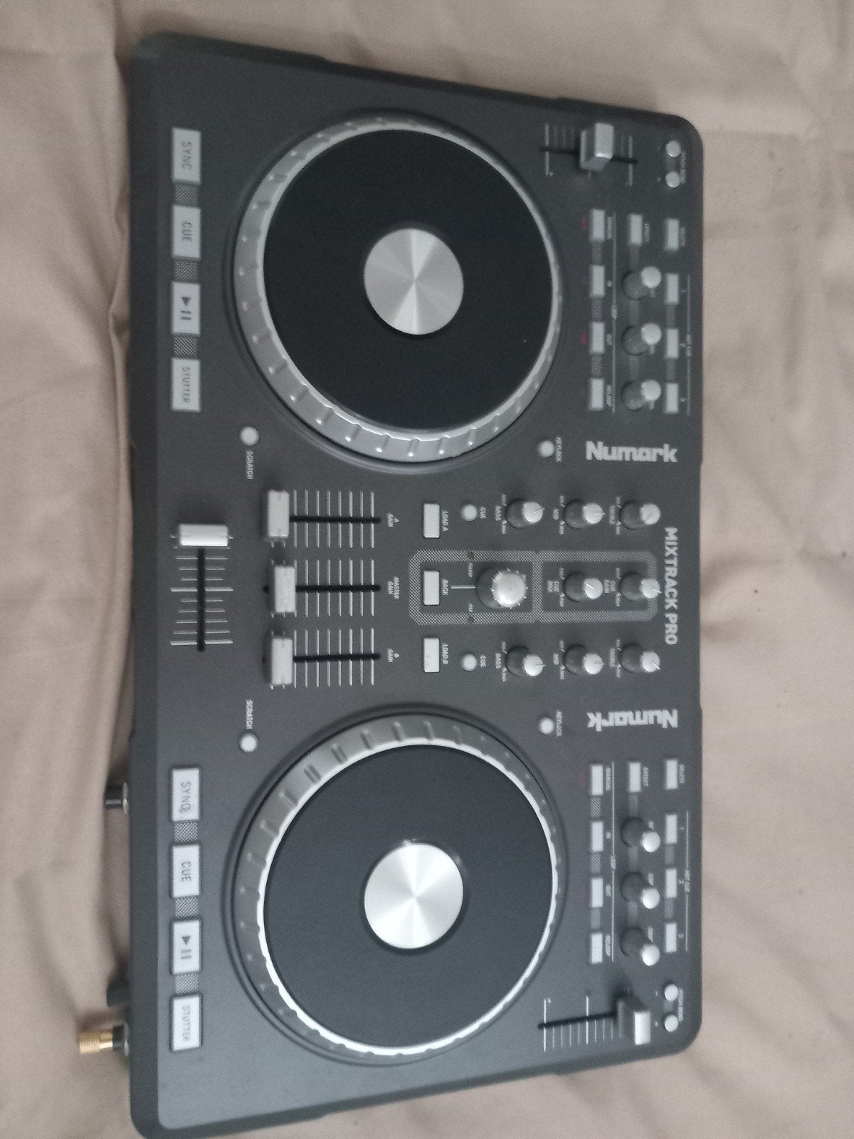 Numark Mixtrack Pro DJ Controller - Zo goed als nieuw, Ophalen of Verzenden