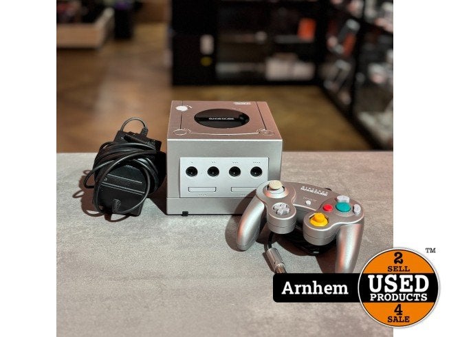 Nintendo Gamecube Silver - Met controller - Nette staat, Nintendo, Zo goed als nieuw, Support@nintendo.com, 11-1 Hokotate-cho, Kamitoba, Minami-ku
Kyoto 601-8501
Japan