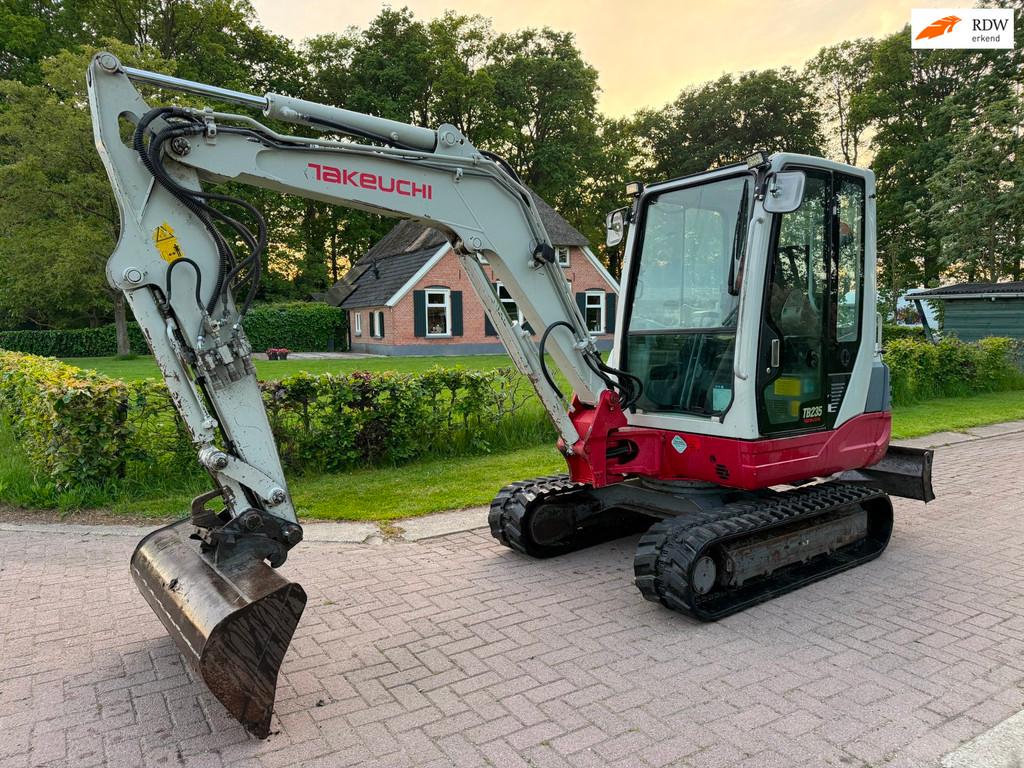 Takeuchi Tb235 Mini kraan / rubs kraan 3,6 ton, 2x extra opt, Auto's, Overige Auto's, Bedrijf, Te koop, Overige brandstoffen, Overige carrosserieën