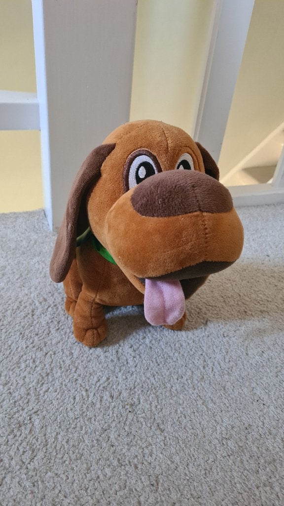Leuke bruine hond knuffel (Sammy) met groene cape, Overige merken, Overige karakters, Zo goed als nieuw, Middelgroot (20 tot 80 cm)