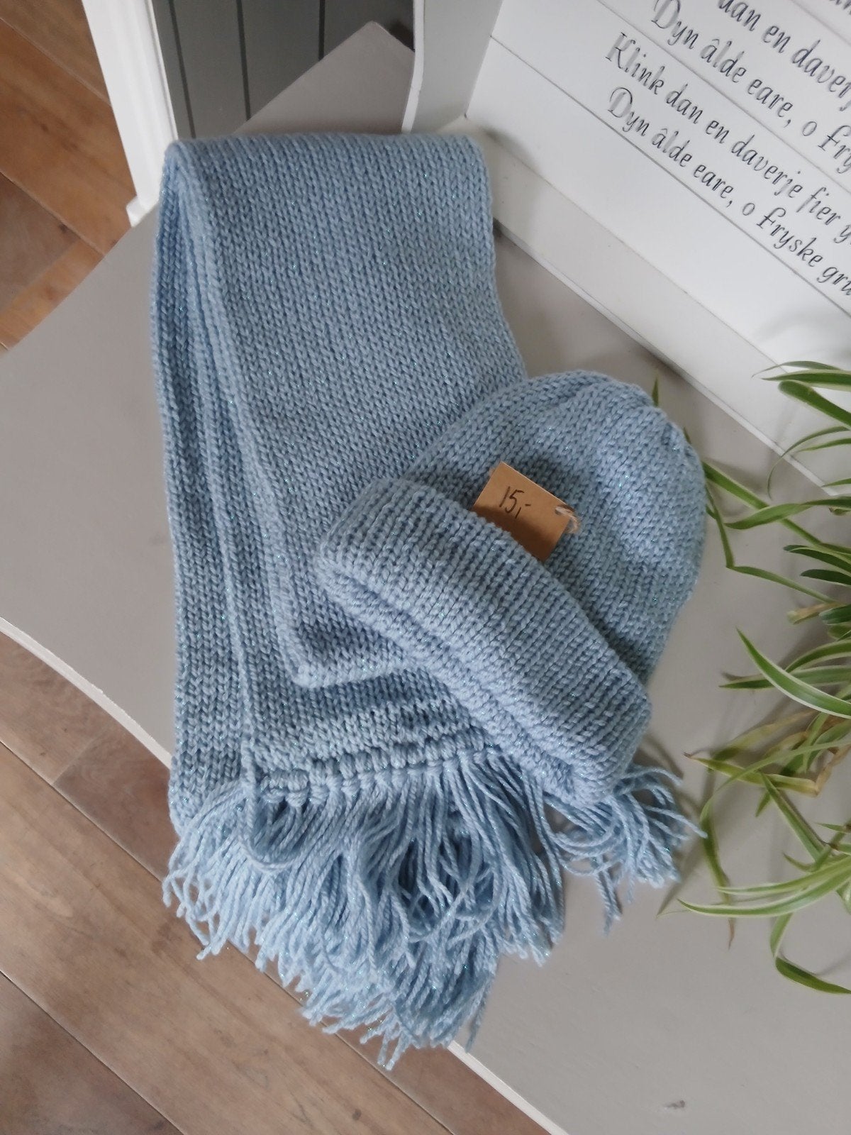 Lichtblauwe gebreide set met glitterdraadje, Ophalen of Verzenden, Nieuw, Muts