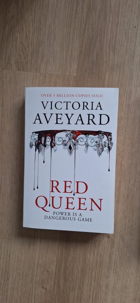 Red Queen - Victoria Aveyard (gelezen, goede staat), Ophalen of Verzenden, Gelezen, Victoria Aveyard