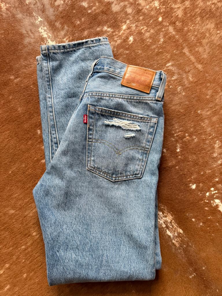 Levi’s 501 maat 25/30, Ophalen of Verzenden, Zo goed als nieuw, Blauw, W27 (confectie 34) of kleiner
