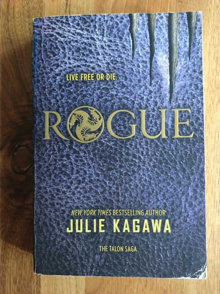 Rogue - Julie Kagawa, Boeken, Fantasy, Ophalen of Verzenden, Gelezen, Julie Kagawa