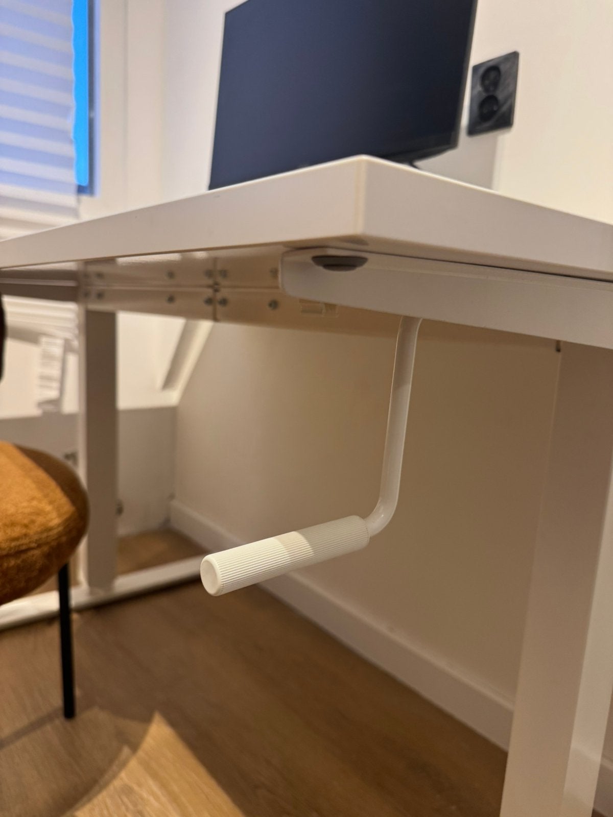 Ikea bureau wit verstelbaar, Ophalen, Zo goed als nieuw