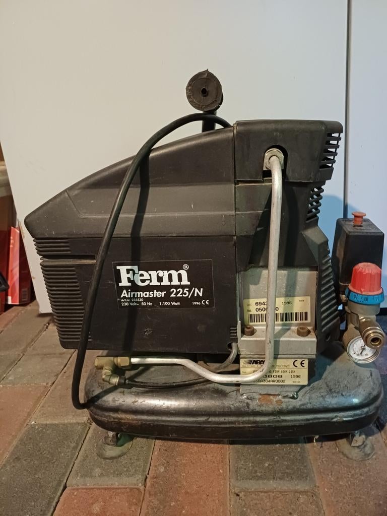 Ferm Airmaster 225/N Compressor - Werkt tot 8 bar, Doe-het-zelf en Verbouw, Compressors, Ophalen, Gebruikt, 6 tot 10 bar, Minder dan 200 liter/min