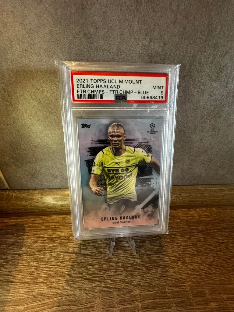 PSA 9 HAALAND 1/5 BLUE TOPPS UCL MASON MOUNT CHAMPS, Ophalen of Verzenden, Nieuw, Plaatje
