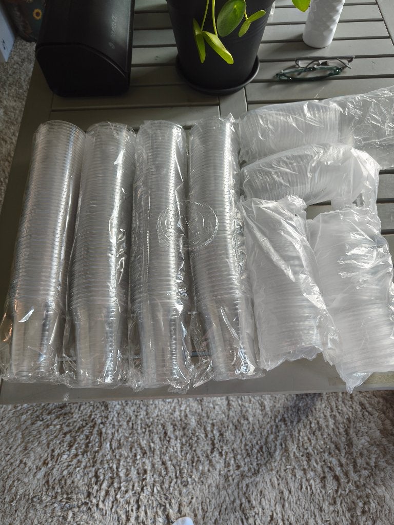 200 plastic bekers met deksels nieuw, Ophalen of Verzenden, Nieuw, Kunststof