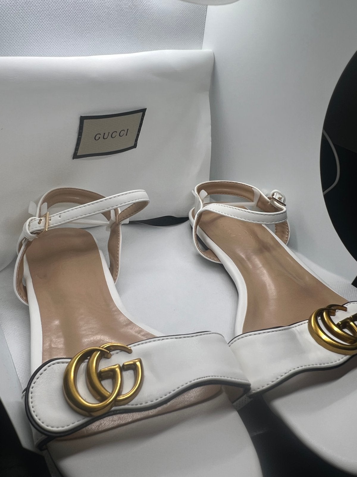 Witte Slippers met Gucci-stijl logo - Laatste stuks!, Ophalen of Verzenden, Nieuw, Wit, Slippers