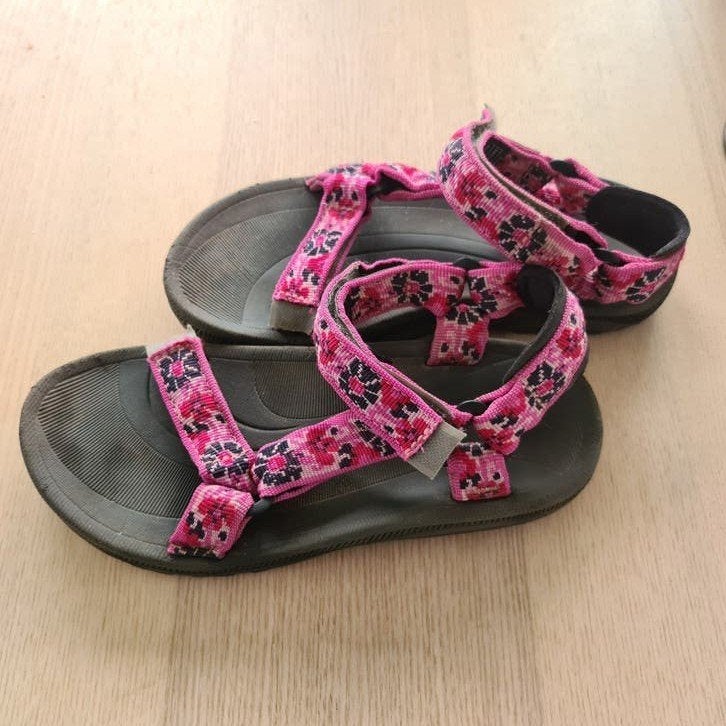 Roze Teva sandalen zo goed als nieuw, maat 33, Meisje, Schoenen, Zo goed als nieuw, Teva