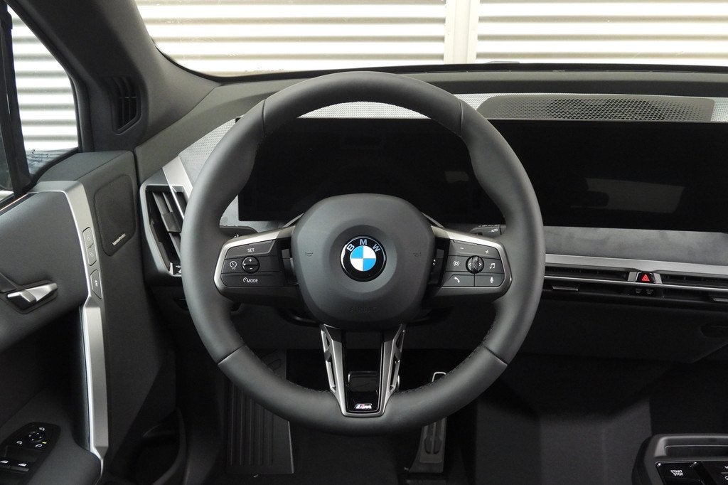 BMW iX xDrive60 / Trekhaak / Parking Assistant Professional, Auto's, BMW, Automaat, Zwart, IX, Zwart