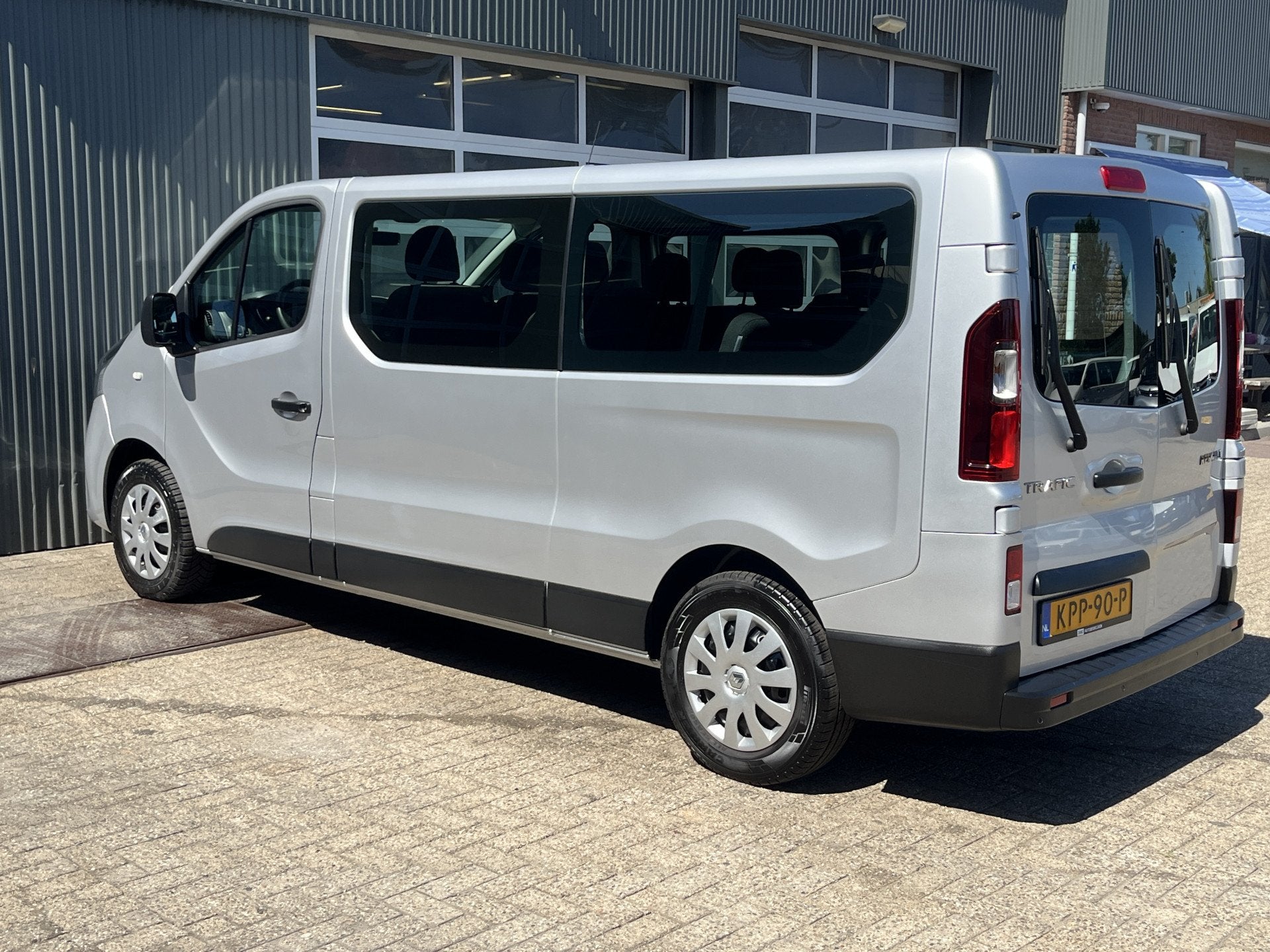 Renault Trafic Passenger 1.6 dCi 122pk Grand Intens Energy A, Auto's, Stof, Gebruikt, 2000 kg, 122 pk