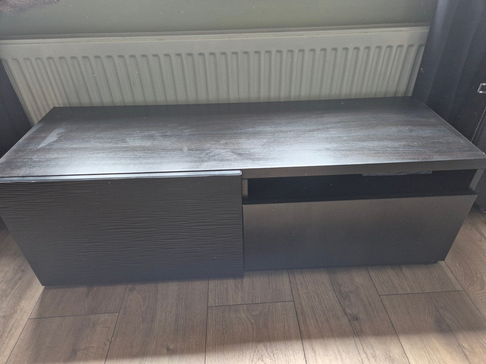 Twee donkerbruine TV-meubels, Ophalen, Modern minimalistisch, Gebruikt, 100 tot 150 cm