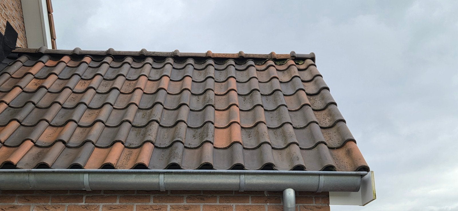 160 Monier 5 dakpannen - Gebruikt, diverse kleuren, Gebruikt, Steen of Klei, Ophalen of Verzenden, 15 m² of meer
