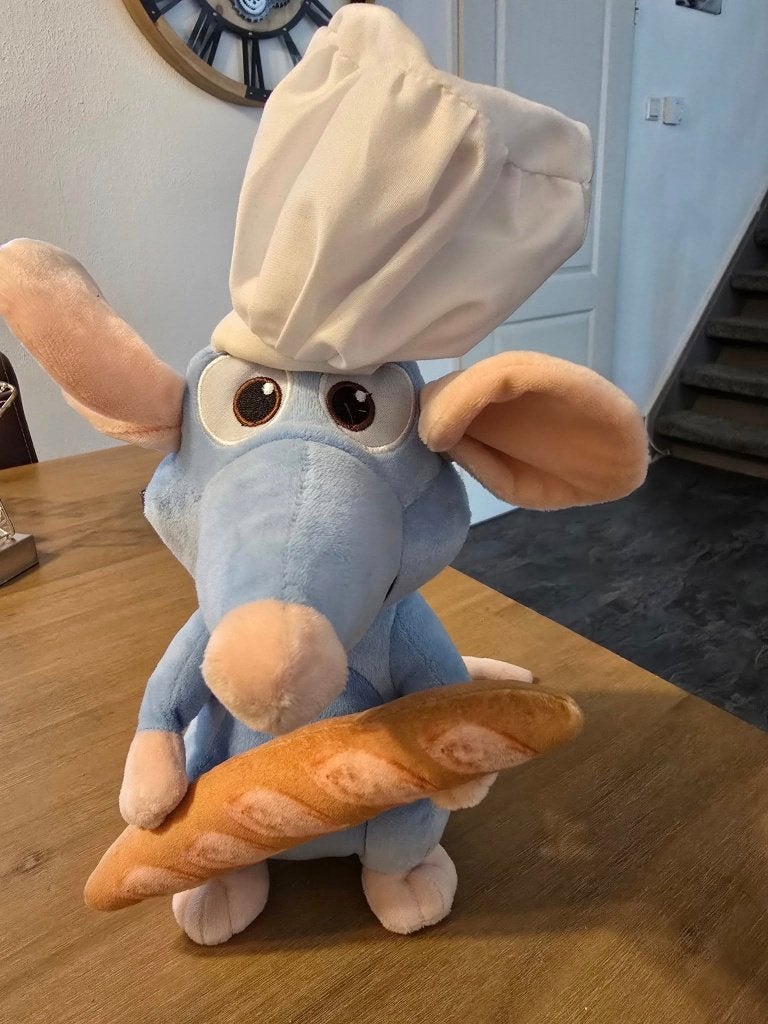 Remy de Ratatouille knuffel met bakkersmuts en brood, Muis, Disney, Disney, Blauw