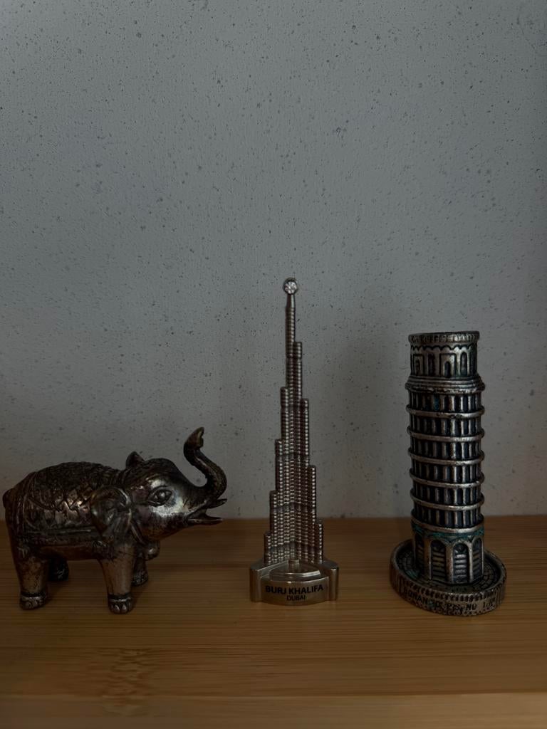 Set van 3 decoratieve beeldjes: Olifant, Burj Khalifa, Toren, Verzamelen, Ophalen of Verzenden, Gebruikt, Overige typen